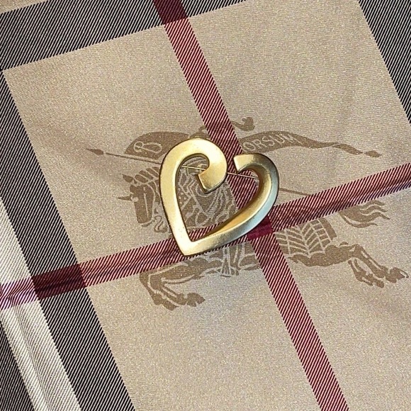 VINTAGE Gold Plated Large Heart Brooch - Picture 3 of 11